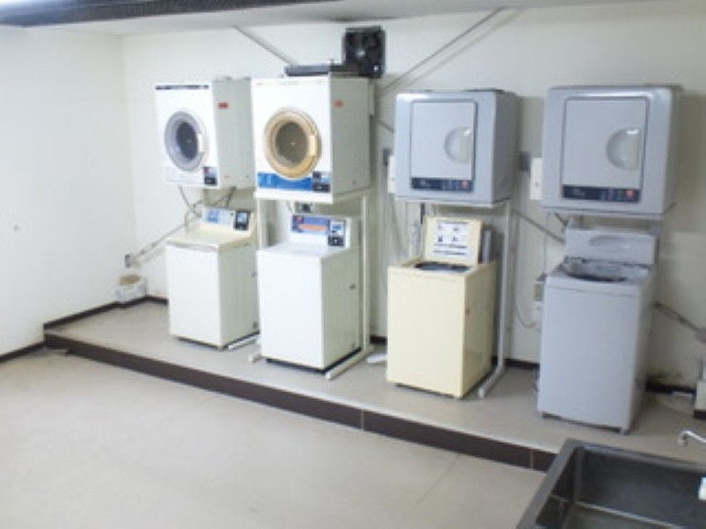 ร้านซักผ้าหยอดเหรียญ