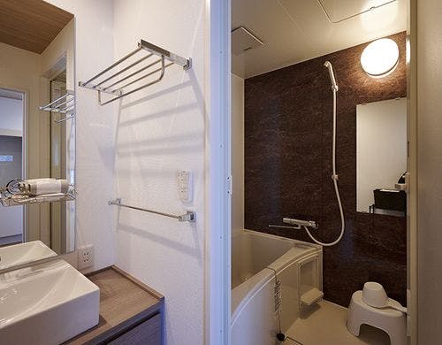 デラックスツインルーム_独立洗面台／バス