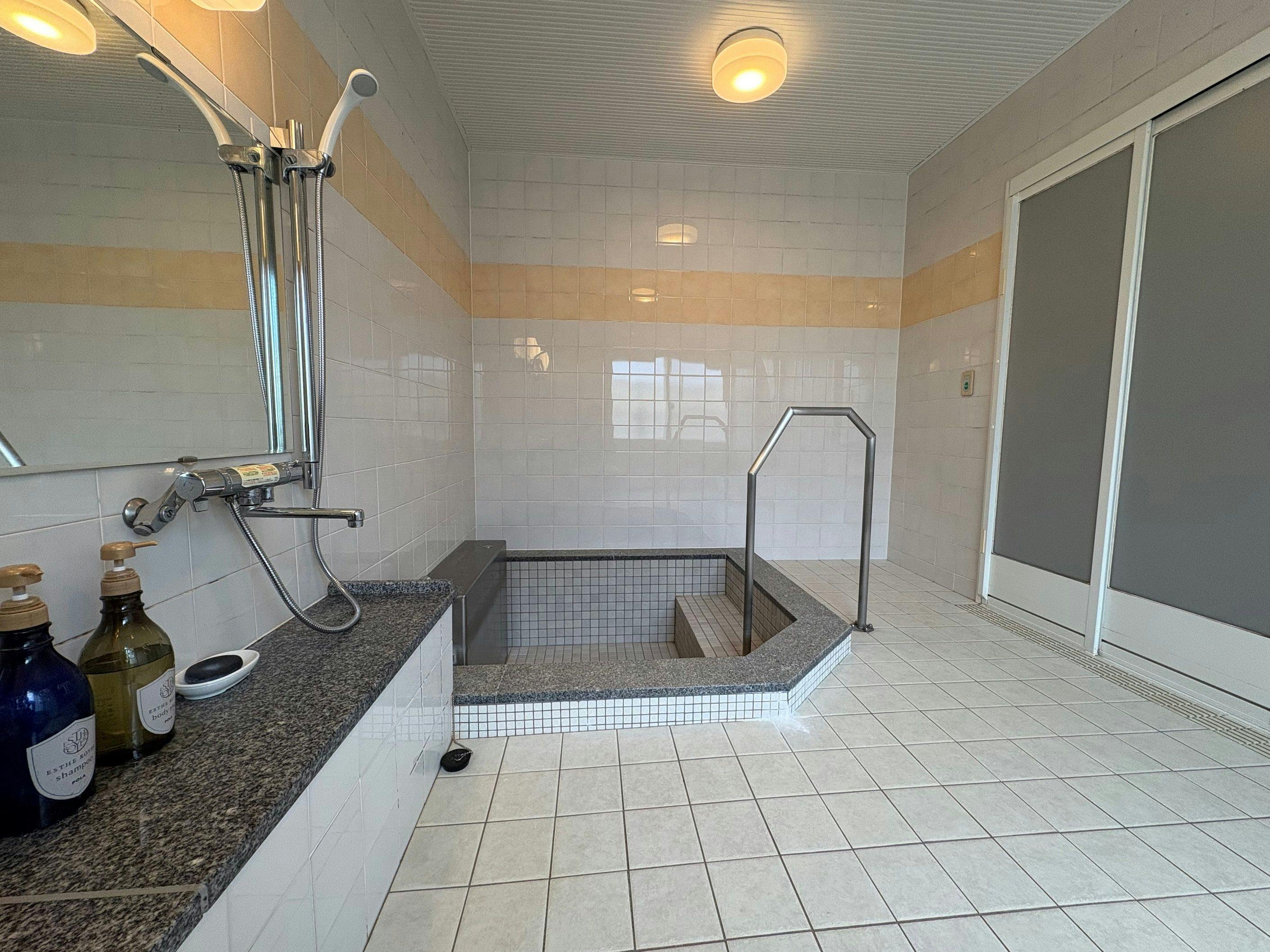 ห้องอาบน้ำรวม