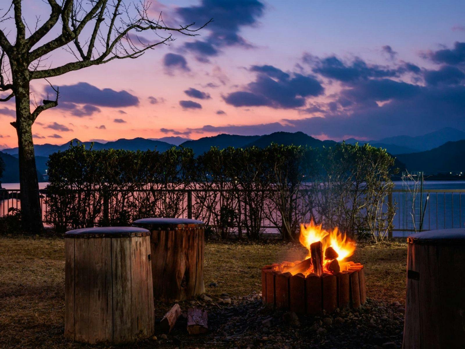 กองไฟแคมป์ไฟ