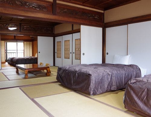 備中屋長衛門客室ダブルベッド4台