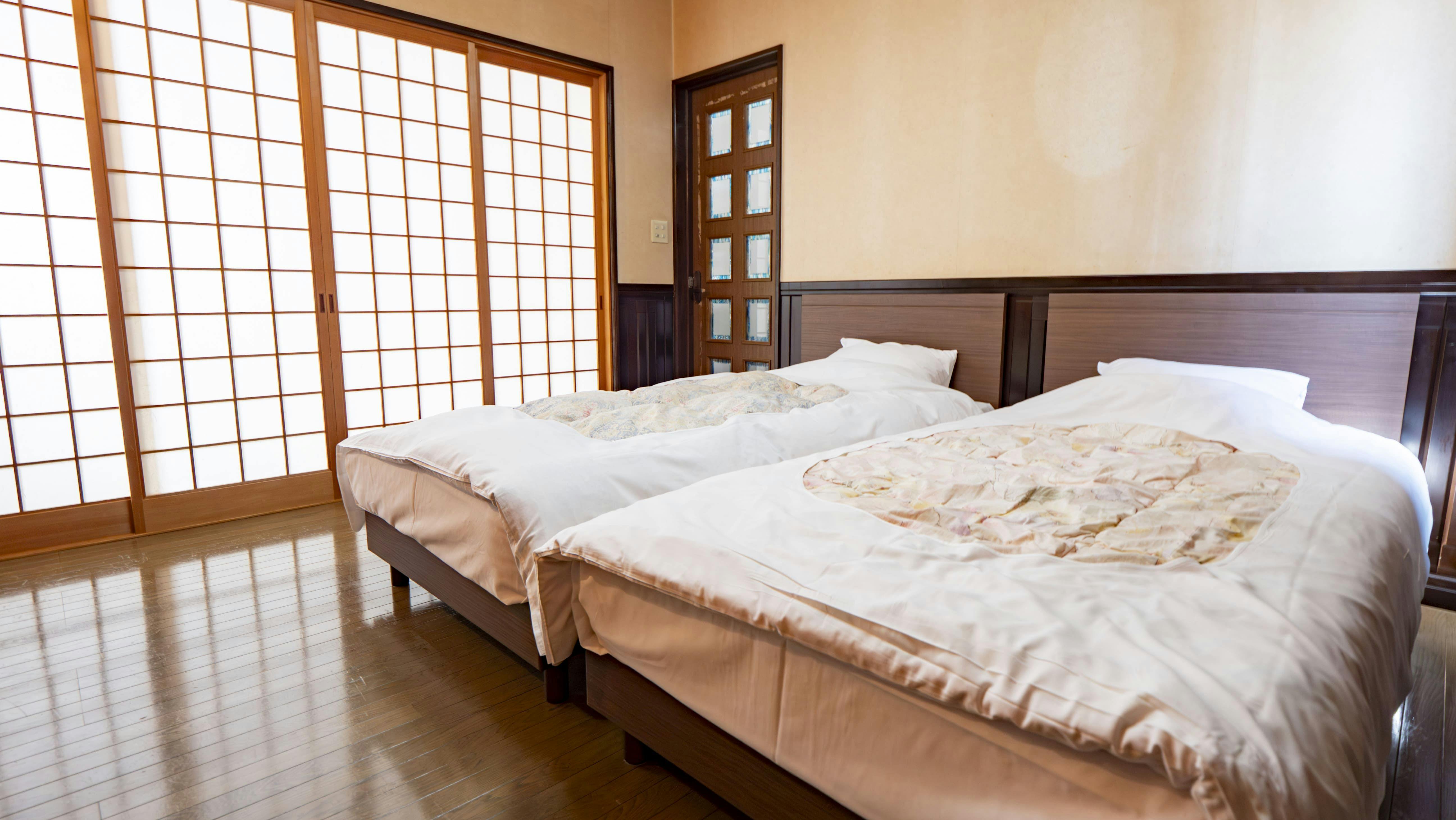 Kamar Gaya Barat di Lantai 1