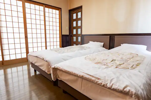 Kamar Gaya Barat di Lantai 1