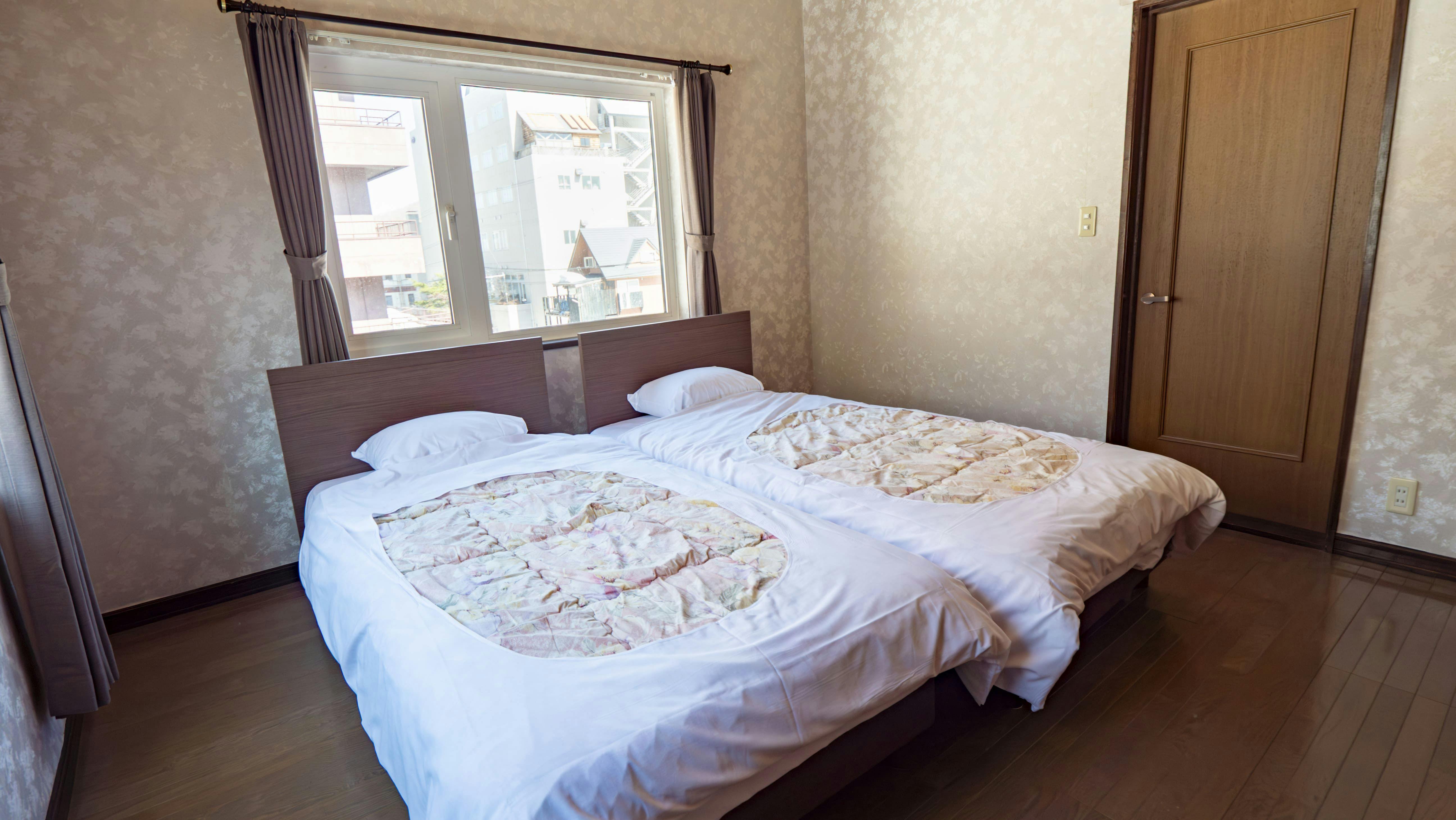 Kamar Lantai 2 Bergaya Barat