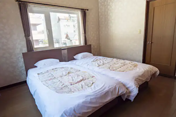 Kamar Lantai 2 Bergaya Barat