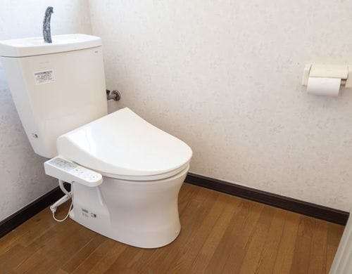 温水洗浄便座付きトイレ