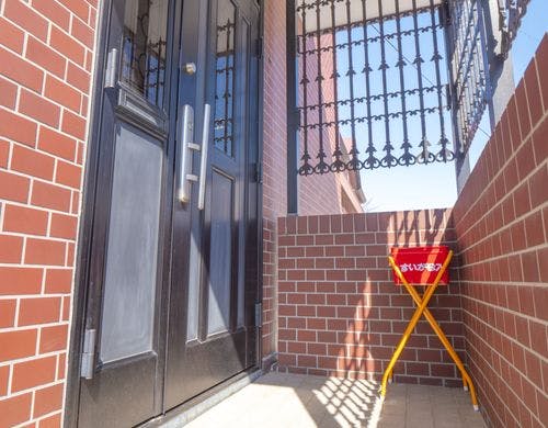 玄関外・喫煙スペース