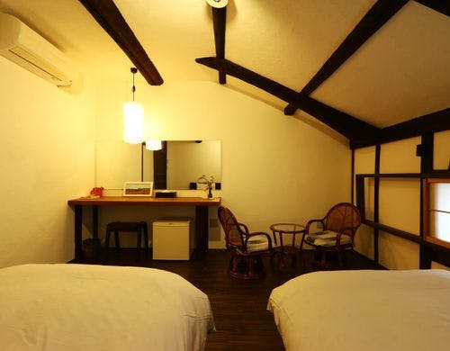 【初の間】ベッドルームにある化粧台です