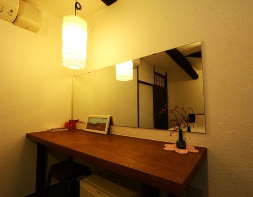 【初の間】 母屋のトイレ付き客室。