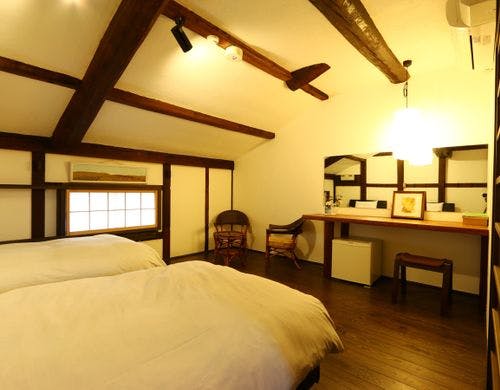 【茶々の間】母屋のトイレ付き客室。