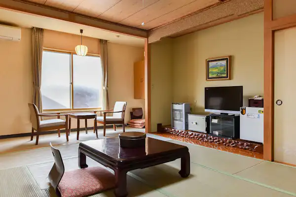 *Kamar bergaya Jepang atau kombinasi Jepang dan Barat