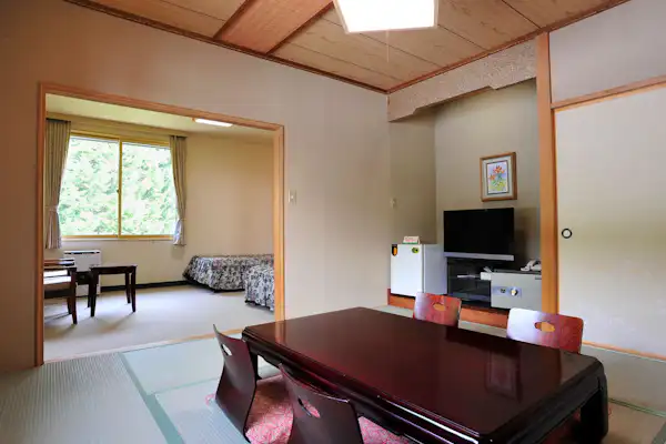 *Kamar bergaya Jepang atau kamar bergaya Jepang dan Barat