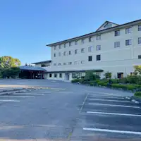 *Parkir/Tersedia area parkir yang luas.