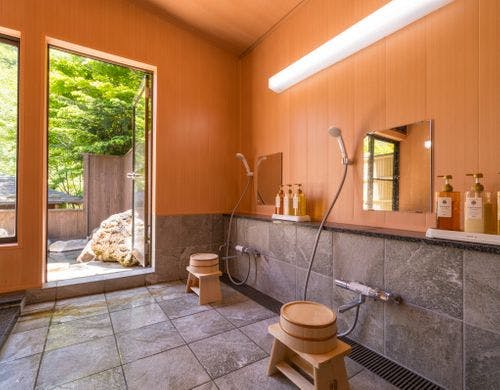 シャワー付きの内湯も、源泉かけ流しです。