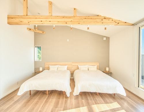 寝室：ダブルベッド2台