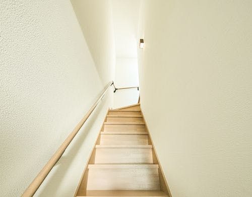 内観：階段