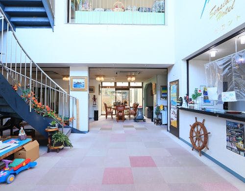 ロビー◆天井が高く開放感ある空間