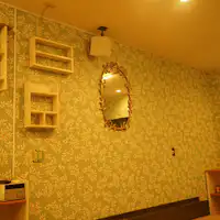 큰 거울과 디스플레이