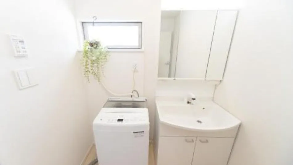 Miraie Suzuka Shimomida