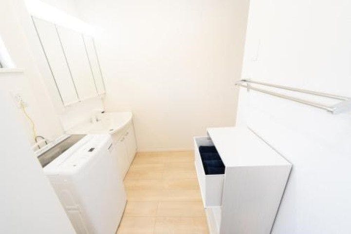 Miraie Suzuka Shimomida