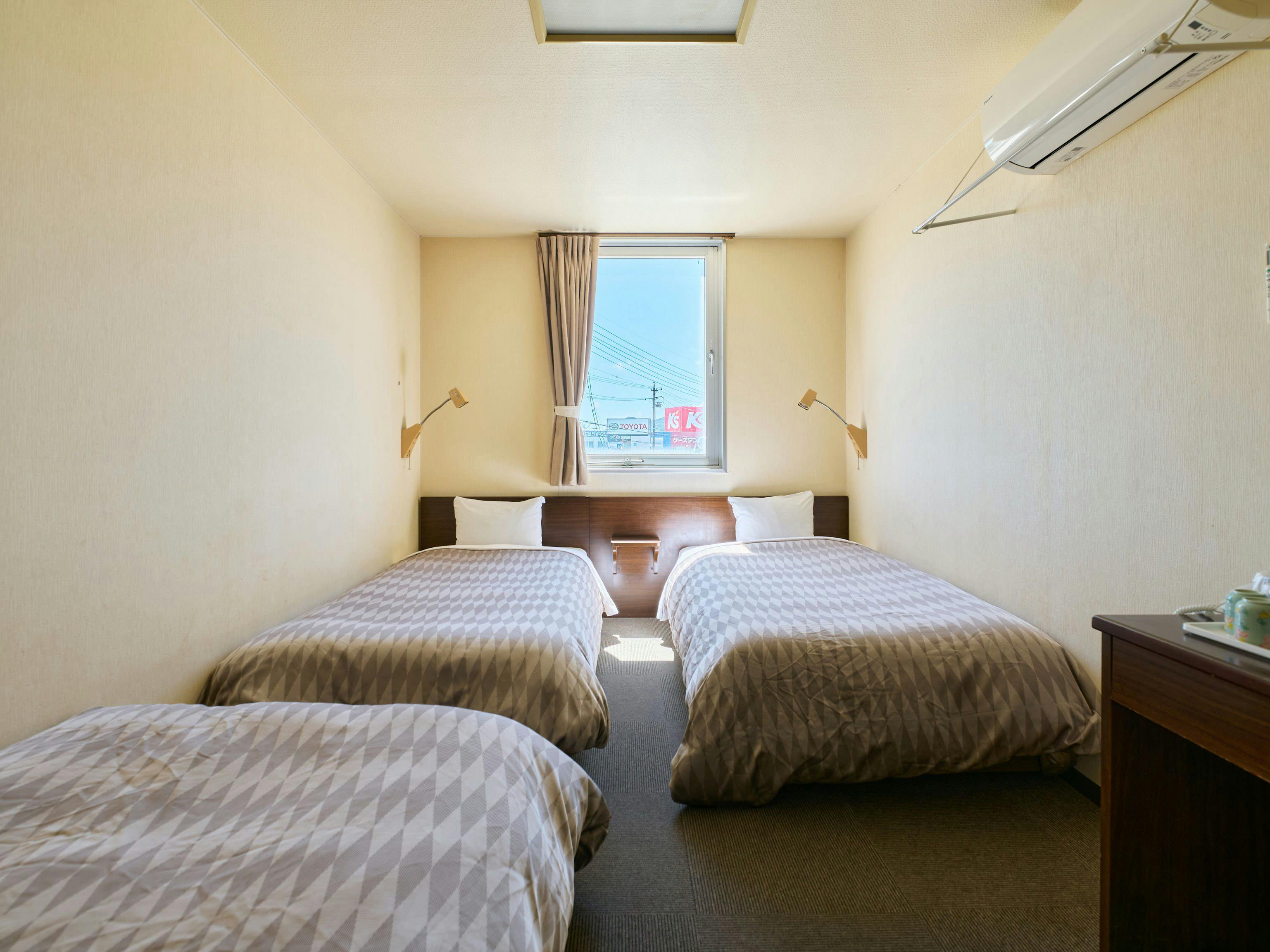Business Hotel Okada-ya Tahara Branch