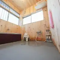 ห้องอาบน้ำที่ทำจากผนังไม้ฮิโนกิ