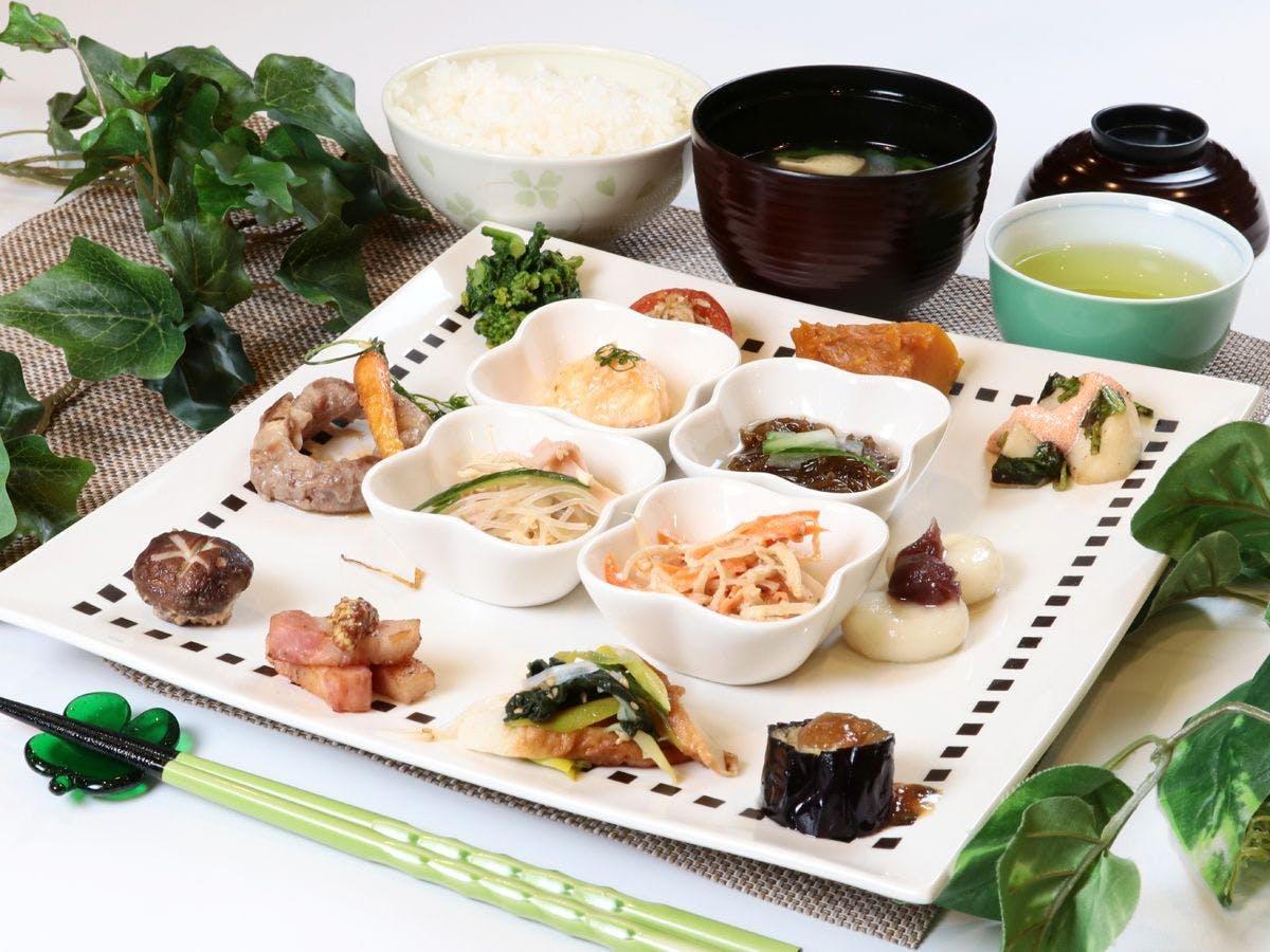 Menu perawatan pascapersalinan yang lembut dengan beragam pilihan hidangan*