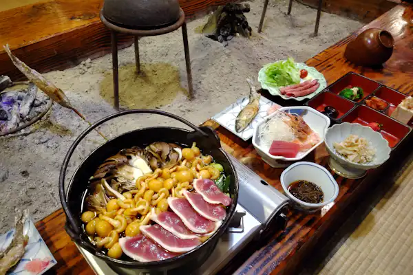 Paket 1 malam termasuk 2 kali makan: makan malam