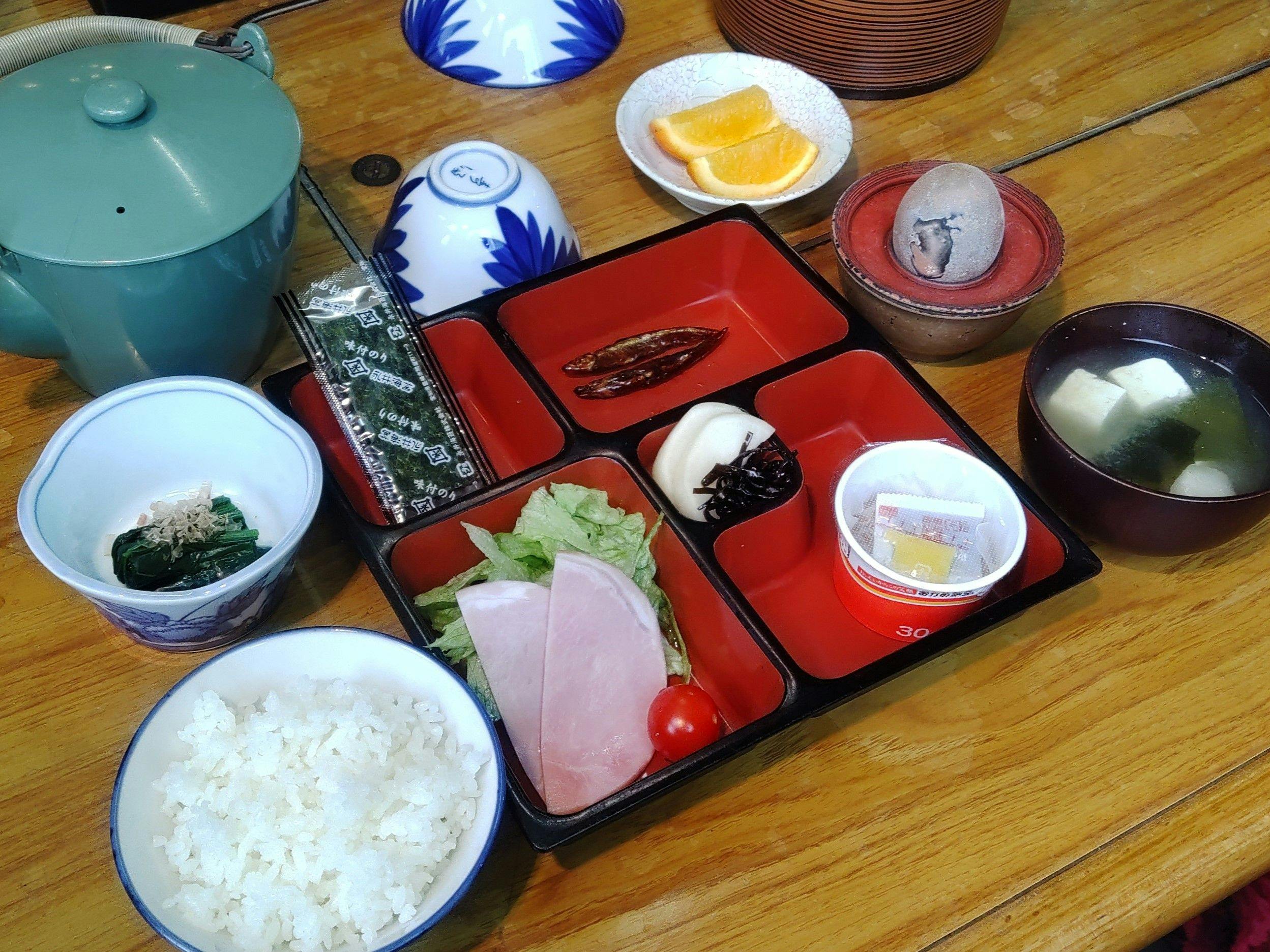 1 malam termasuk 2 kali makan: Sarapan (gambar ilustrasi)