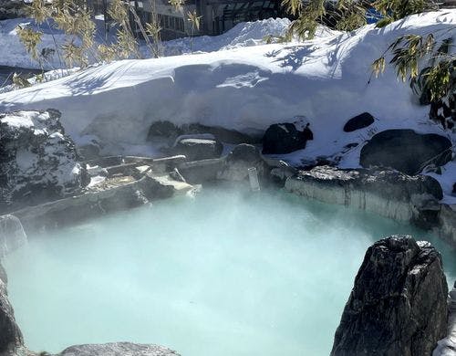 月見岩の露天風呂～冬～（男女混浴です）