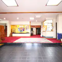 【Dalam bangunan】Sambutan yang luas*