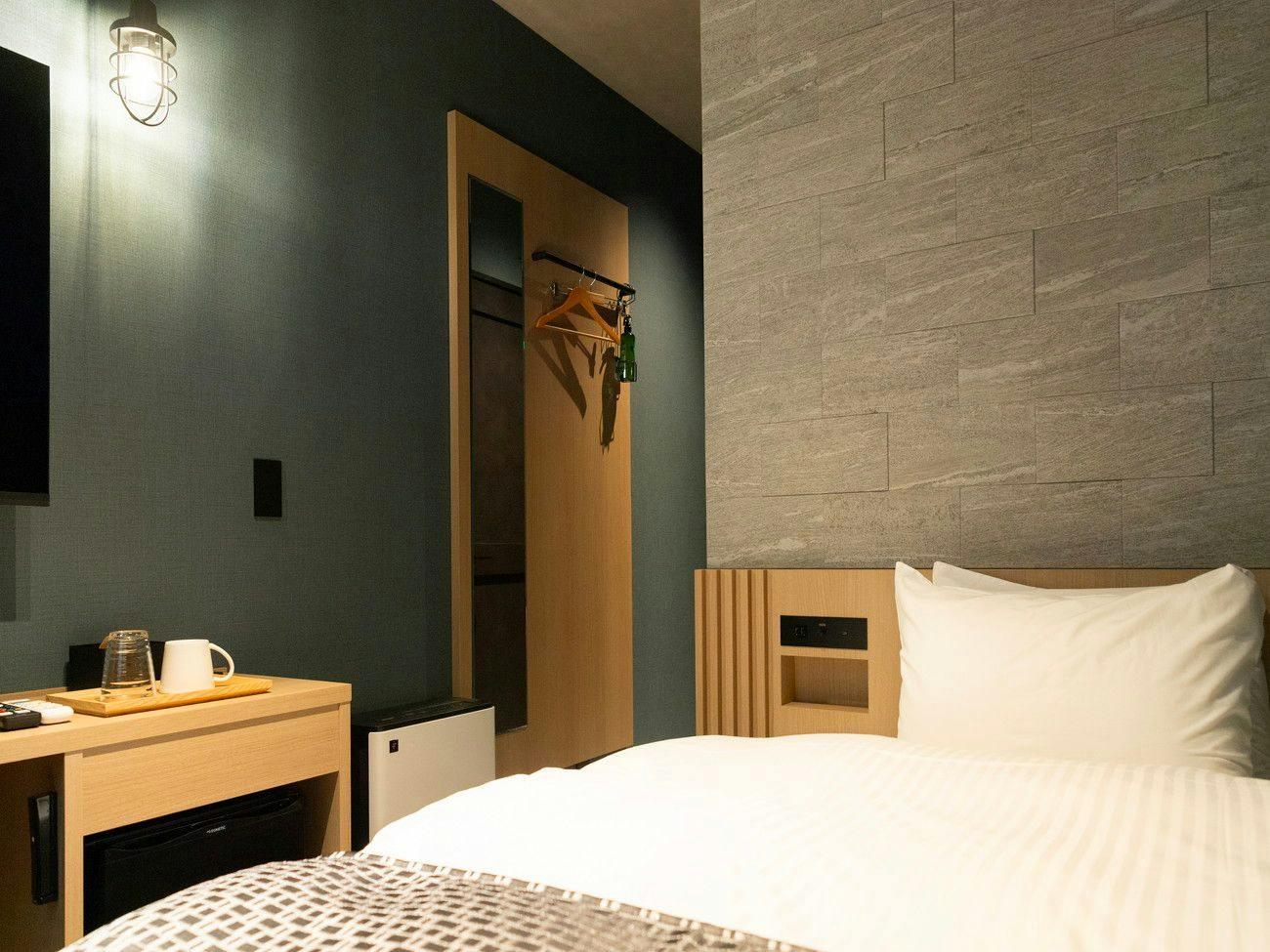 Room with a single bed