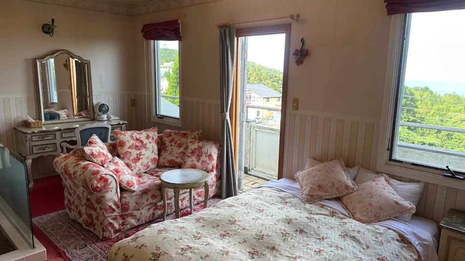 Pension Glass Castle