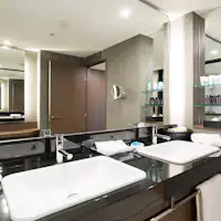 อ่างล้างหน้ากว้างขวางที่ Nikko Premium