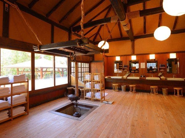 男性用大浴場「古狸の湯」更衣室