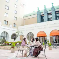 ホテル中庭で一休み