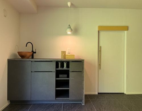 現代の湯治を楽しむお飲み物はミニバーに