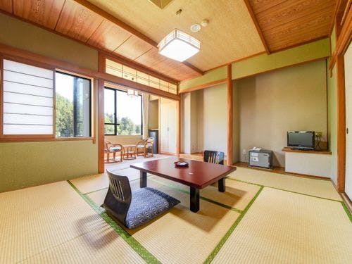 *本館和室一例　広縁が突き出たお部屋です