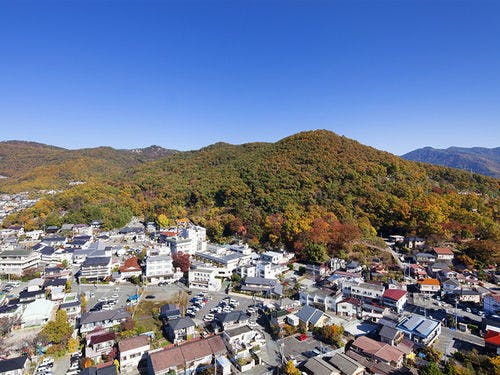 從我們的住宿可以欣賞到湯村山的紅葉。