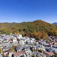 從我們的住宿可以欣賞到湯村山的紅葉。