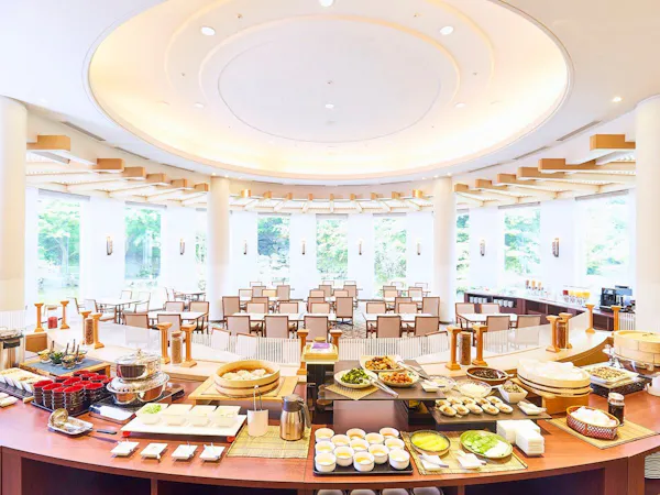 【早期限定】<朝食付><14日前まで>ホテル自慢の朝食|開放感ある会場でご用意