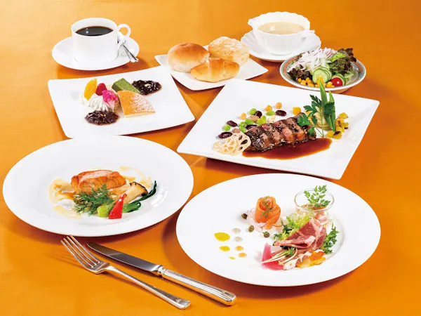 【早期限定】<2食付><28日前まで>「カメリア」ディナーコースと朝食ブッフェ
