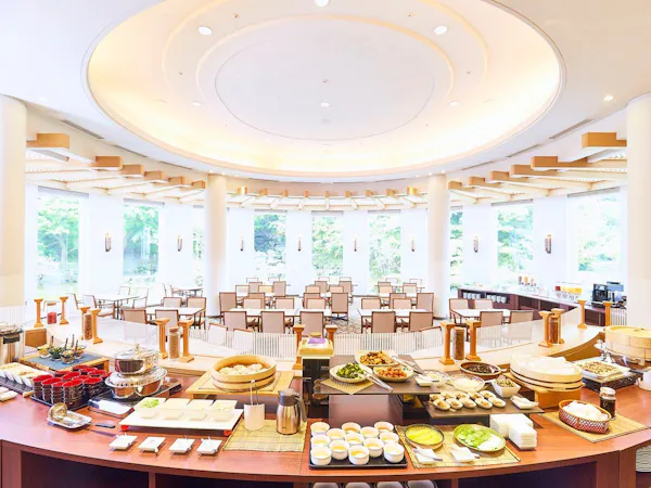 【早期限定】<朝食付><60日前まで>ホテル自慢の朝食|開放感ある会場でご用意