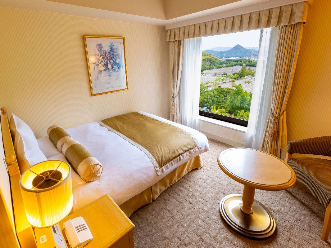 Superior Station View Semi Double