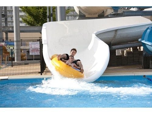 Dekapatos (ประมาณ 7 นาทีโดยการเดินจากโรงแรม)