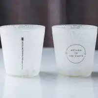 Gelas yang terbuat dari bahan PLA berbasis tebu