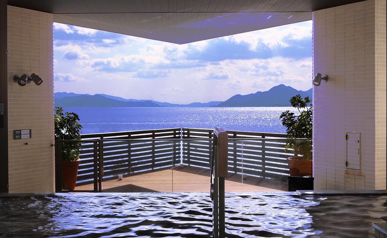 Open-air bath with a view, Hiroshima Onsen 'Seto no Yu'
