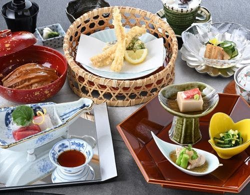 広島ならではの穴子を味わうなだ万懐石