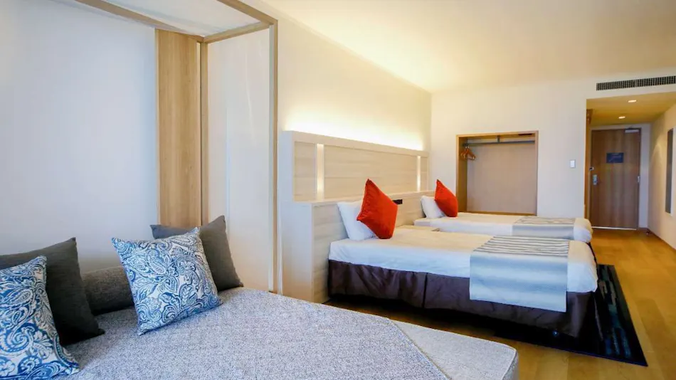 Hotel Breeze Bay Marina