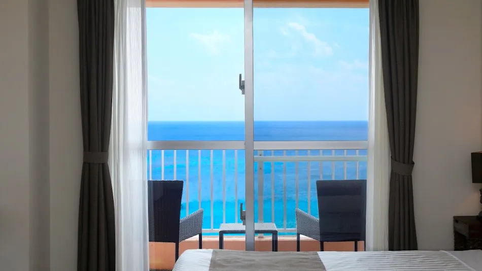 Hotel Breeze Bay Marina